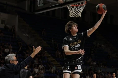 EVO ŠTA MU JE ŽELJKO OBRADOVIĆ REKAO NA POLUVREMENU: Dete Partizana nakon slavne pobede otkrilo sve detalje!