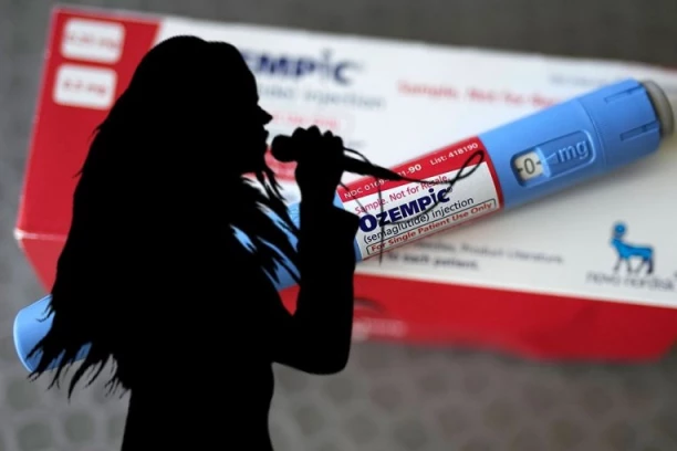 POZNATA PEVAČICA SE BOLA IGLAMA DA BI SMRŠALA! Imala preko 140 KILOGRAMA, unosila do 5.000 kalorija dnevno, a onda se OSUŠILA ko grana! (FOTO)