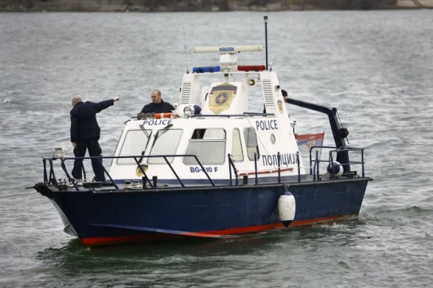 DRAMA NA DUNAVU KOD RITOPEKA! Pecaroš šokiran kad je video šta je voda izbacila, odmah digao policiju na noge!