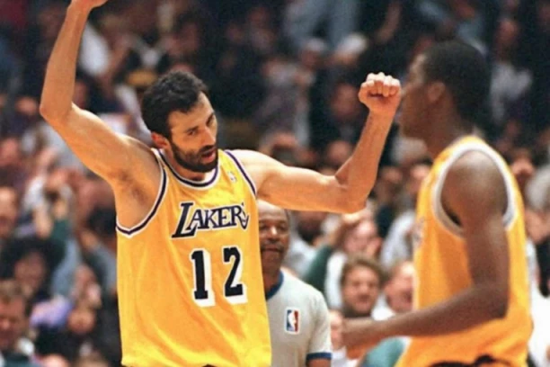 NE ZABORAVLJAJU JEDNOG OD NAJVEĆIH: Nakon saobraćajke u Crnoj Gori - američki mediji pomno prate zdravstveno stanje Vlada Divca!