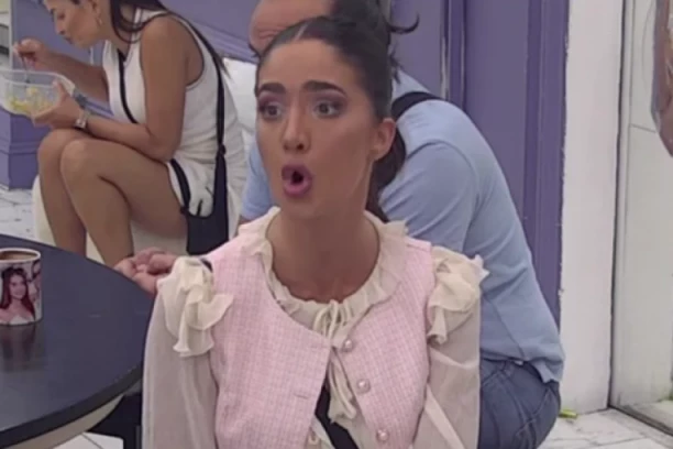 ANĐELINI RODITELJI ĆE ČUPATI KOSU S GLAVE ZBOG OVOG SNIMKA! Saznali u kakvom im je stanju ćerka, šta se dešava sa njom?!