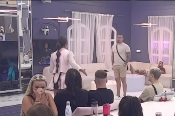 "IMA INTIMAN SNIMAK NAPOLJU, MOŽDA JOJ JE TATA MANIJAK!" Terza ŽESTOKO UDARIO na Anđelu: "Mama te je oštećenu rodila"! (VIDEO)