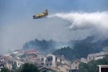 ZAPALIO SE BALKAN! Gori 100 hektara trave i šume, 4 kanadera gase požar! (VIDEO)
