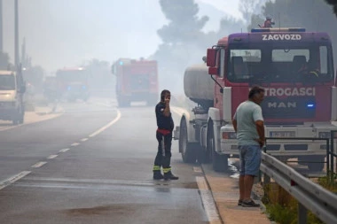 POTPUNI HAOS! Nisu požari samo u Grčkoj i Marseju, i u ove dve zemlje na STOTINE vatrogasaca u borbi sa vatrom (VIDEO)