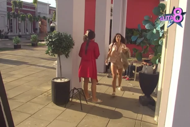 NADAM SE DA ĆEŠ POČIVATI NA TOM DUŠEKU! Najmorbidnije UVREDE Ene i Anđele, pale ŽESTOKE REČI, umalo FIZIČKI OBRAČUN! (VIDEO)