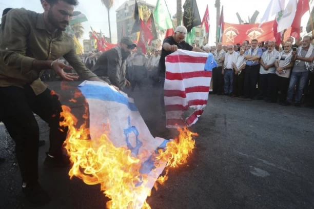 IRAN AKTIVIRA TEROSITE "SPAVAČE" U AMERICI! Zloslutna poruka poslata LIČNO TRAMPU: "KREĆEMO U AKCIJU"