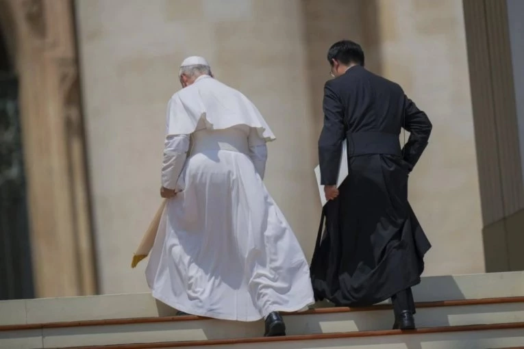 ODJEKNULA PORUKA PAPE O SKANDALIMA UNUTAR CRKVE: Rimokatolički poglavar upozorava - ova profesija je u opasnosti