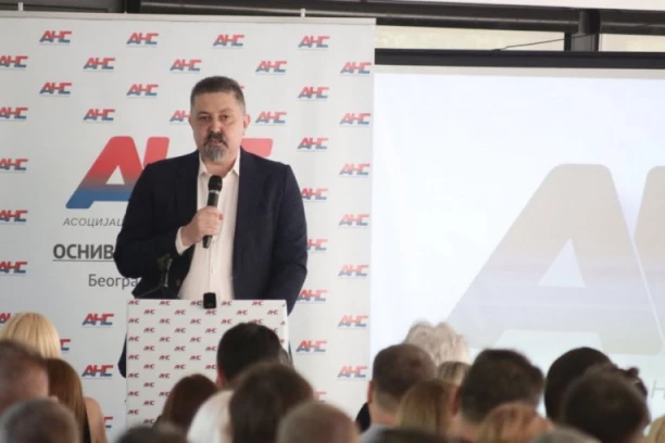 "KRAJNJE JE VREME DA SVOJ GOLI NOVINARSKI ŽIVOT UZMEMO U SVOJE RUKE"! Saša Milovanović na Osnivačkoj skupštini ANS: "NOVINARSKA UDRUŽENJA TO NE RADE"! (VIDEO)