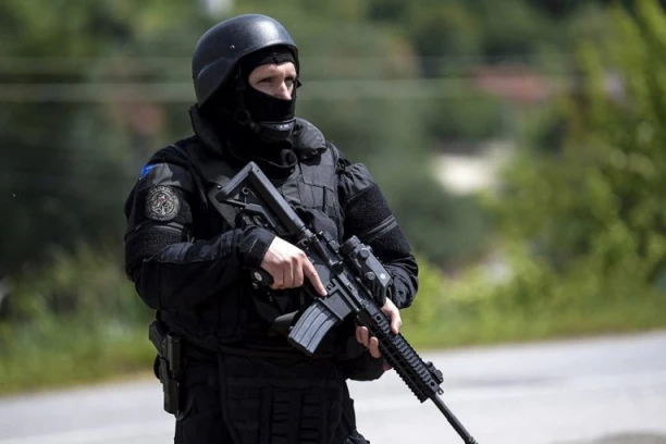 ARSENAL ORUŽJA U ŠTALI ZA KONJE! Pretresi na više lokacija na jugu Srbije! (FOTO)