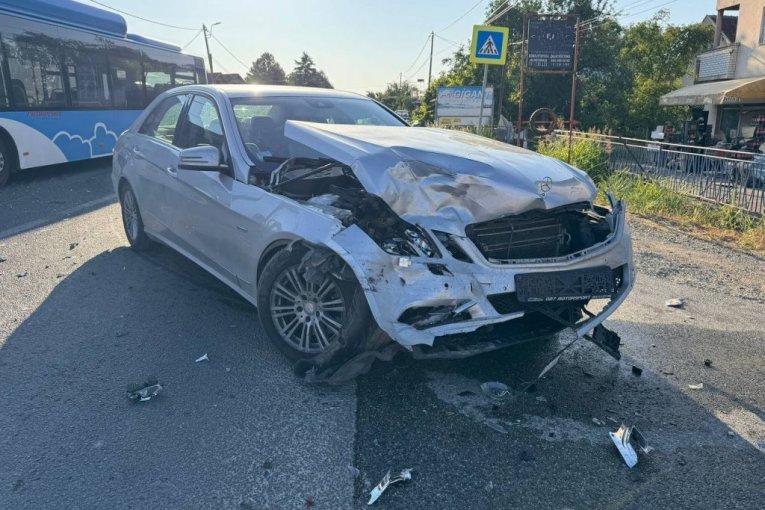 Auto Saleta Popovića nakon saobraćajke