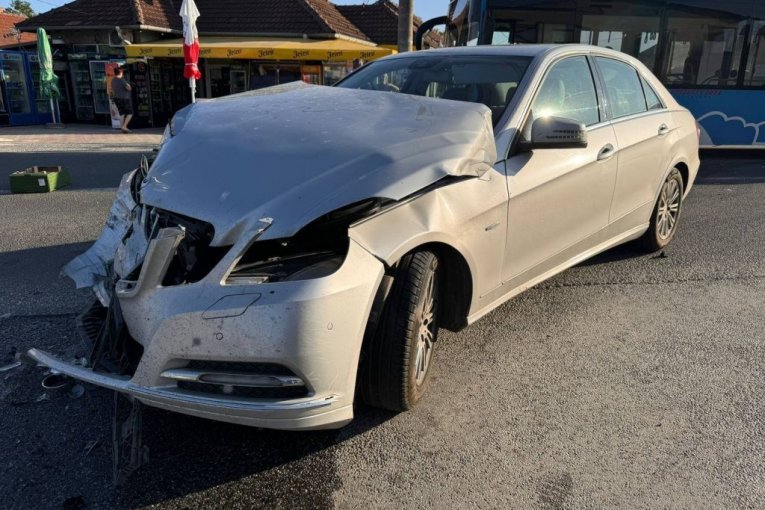 Auto Saleta Popovića nakon saobraćajke