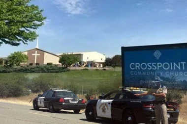 KAMIONOM ULETEO U CRKVU PUNU VERNIKA I ZAPUCAO NASUMIČNO: Čuvar, iako ranjen, sprečio masakr (VIDEO)