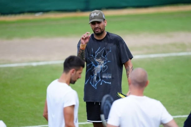 KIRJOS SKLONJEN SA VIMBLDONA ZBOG SINERA? Oglasio se Australijanac, POMENUO I ĐOKOVIĆA!