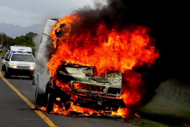 SPECIJALCA RAZNELI U DŽIPU!  Mafijaška likvidacija na Autokomandi: Ni DNK trag nije otkrio ubice saradnika Filipa Koraća i Luke Bojovića!