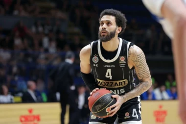 IMA SE, MOŽE SE: Sve je prštalo od luksuza na ruci Duejna Vošingtona - Amerikanac je papreno platio Roleks!