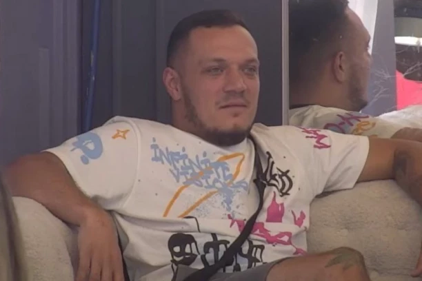 AFERA DRMA ELITU! Gastoz uhvaćen sa OVOM DEVOJKOM, pokazao joj čime raspolaže, ona pala u trans!