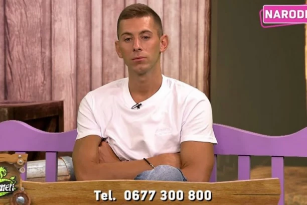 ŽENO BOŽJA, OVO SMATRAM PROVOKACIJOM! Boža Džons ŽESTOKO ZAGRMEO u studiju! (VIDEO)