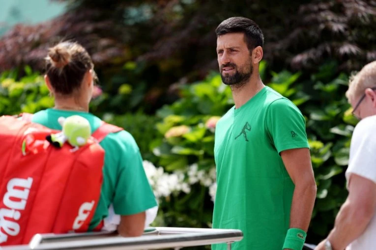 SABALENKA ZBOG NOVAKA NE SKIDA OSMEH SA LICA: Zanosna teniserka i najbolji na svetu ponovo zajedno! (FOTO)