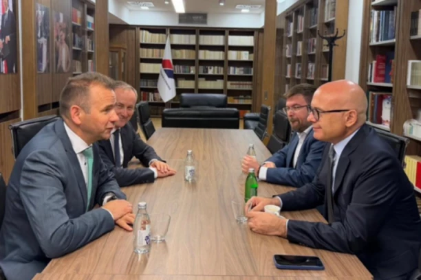 MAĐARSKA JE ISKRENI PRIJATELJ SRBIJE: Vučević sa  Žoltom Bunfordom, izaslanikom Viktora Orbana