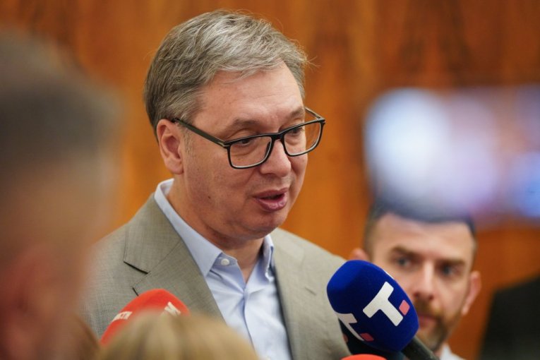 NAŠ INTERES JE ZEMLJA I NJEN NAPREDAK! Oglasio se Vučić - predsednik poslao jasnu poruku! (VIDEO)