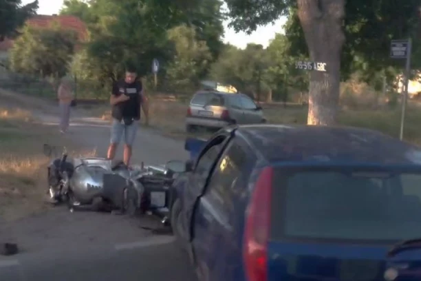 OBOREN MOTOCIKLISTA U PANČEVU! Uništena oba vozila! (VIDEO)