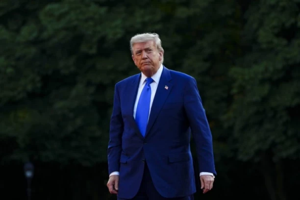 "NATERAĆEMO IH DA PLATE DVOSTRUKO VIŠE" Tramp našao novu metu za iživljavanje i zapretio neposlušnoj članici NATO