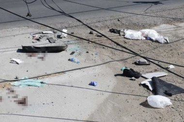 POVREĐEN POLICAJAC U ŠAPCU! Jeziva saobraćajna nesreća, automobil zgužvan! (FOTO)