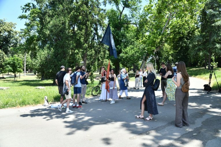 "REŽIJA, JE ' ME ČUJETE?! OVO JE SVE ŠTO IMAMO!" Pukla bruka uživo na N1, usred izveštavanja čuo se glas snimatelja! (VIDEO)