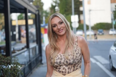 PADAJU VILICE! Nina Đogani objavila snimak majke Anabele u provokativnom izdanju! (VIDEO)