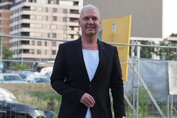 MILAN MILOŠEVIĆ SE RAZGOLITIO U PRIRODI: Isplivali VRELI kadrovi voditelja "Elite" - ovo nije za svačije oči! (GALERIJA)