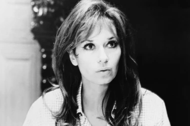 GLUMICA SAHRANJENA UZ NAJVEĆE POČASTI, PORODICA SLOMLJENA OD BOLA! Tragična smrt velike dive ostavila javnost bez reči!