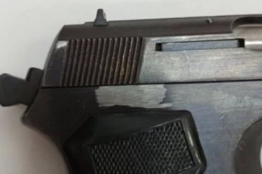 "NE VRAĆAMO SE DOK IH SVE NE POUBIJAMO"! Uhapšeni blokaderi spremali haos u državi! KOD JEDNOG NAĐEN PIŠTOLJ KOJI  SE UPOTREBLJAVA ZA LIKVIDACIJE!  (FOTO)