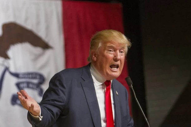 "OTPUSTITE JE, UBIJTE GA!" Tramp potpuno izgubio razum, strahovito se obrušio na novinare i medije