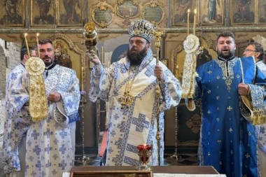 „ZAVLADALI SU MRŽNJA I INTERESI BEZ IKAKVE SVETLOSTI“: Iz svetinje u Hrvatskoj, vladika Heruvim uputio opomenu koju Srbi s obe strane Dunava moraju da čuju