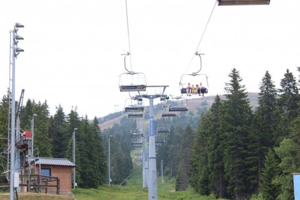 MASOVNO TROVANJE HRANOM NA KOPAONIKU? Nastava u prirodi se pretvorila u noćnu moru