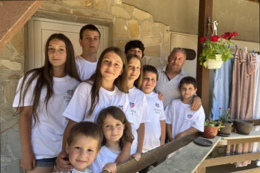 Fondacija Humana srca obukla 300 dece!