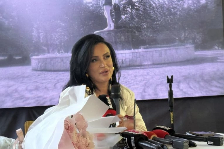 KUMA DRAGANA LAZIĆA NA DRUGOM KRAJU SVETA SAZNALA TUŽNU VEST! Andreana Čekić ne dolazi sebi od tuge!