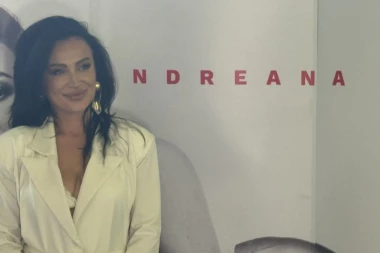 ANDREANA ČEKIĆ U SUZAMA: Pevačicu SLOMILE EMOCIJE na promociji sopstevnog albuma - NISAM PLANIRALA DA PLAČEM! (VIDEO)