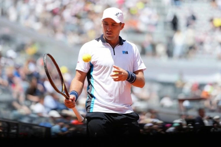 LAJOVIĆA NEĆEMO GLEDATI NA VIMBLDONU: Francuz zaustavio Ducija - Srbin poklekao na poslednjem koraku!