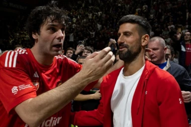 NOVAK ZAPEVAO ČUVENU PESMU, NJEGOVE REČI TERAJU SUZE NA OČI: Oproštaj od Teodosića porukom koja priliči najvećem ikada! (VIDEO)