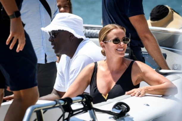 DŽORDAN STIGAO NA BALKAN, NISU VEROVALI ŠTA JE URADIO: Ono što je izvadio iz džepa, prisutne je zabezeknulo! (FOTO)