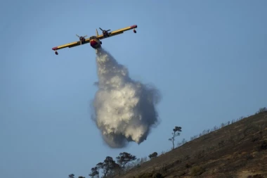 SRPSKI TURISTI BEZ SNA: Vatrogasci treći dan gase požare na Kritu, a sada GORI i oko Atine! (VIDEO)