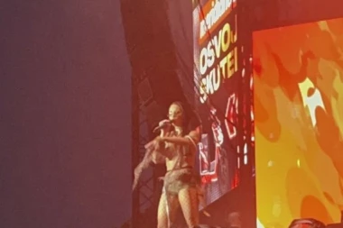 VRELI PLES ELENE KITIĆ ZAPALIO UŠĆE! Niko nije mogao da veruje svojim očima, PRATEĆE VOKALE PEVAO NJEN DEČKO! (VIDEO+GALERIJA)