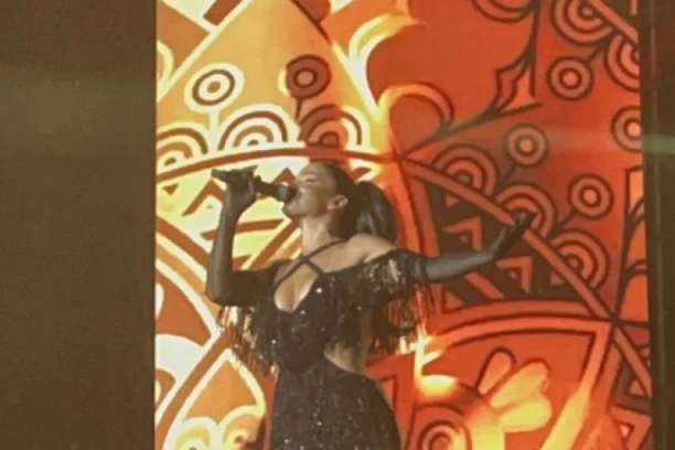 VATRENA EKSPLOZIJA NA UŠĆU, O OVOME ĆE SE TEK PRIČATI! Teodora Džehverović u nikad izazovnijem izdanju OSTAVILA PUBLIKU BEZ DAHA! (VIDEO)