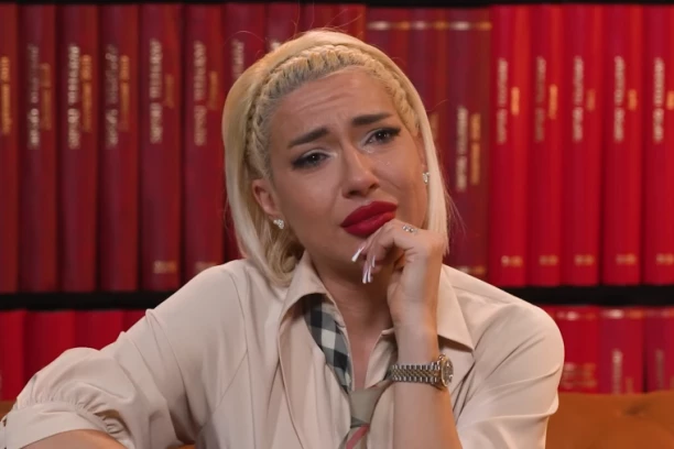 PORUKA JOVANE JEREMIĆ SEČE POPUT ŽILETA! Voditeljka ne dolazi sebi od TUGE (FOTO)