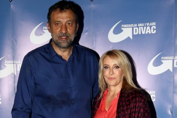 PRVO OGLAŠAVANJE SUPRUGE VLADA DIVCA NAKON NAPUŠTANJA BOLNICE: Njene moćne reči će se pamtiti! (FOTO)