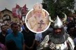 DIRLJIVE SLIKE VIDOVDANA IZ GRAČANICE: Na praznik zasijao plamen otpora i nade u srcu Kosova i Metohije (VIDEO)