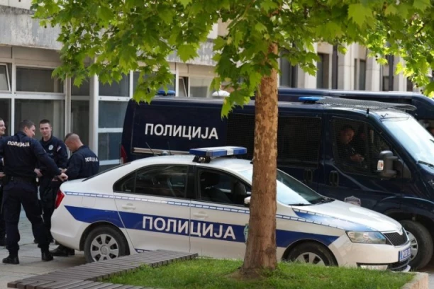 PIJAN PRETUKAO VOZAČA AUTOBUSA U ČAČKU! Želeo da zaštiti putnike od neuračunljivog čoveka, pa nastradao!