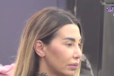 ANELI AHMIĆ ZABRINULA JAVNOST: Gleda u jednu tačku, potrebna joj je MEDICINSKA POMOĆ?!