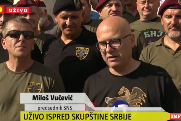 "NAROD ODAVDE PORUČUJE VUČIĆU - SVIRAJ KRAJ OBOJENOJ REVOLUCIJI!" - Miloš Vučevć na književnoj večeri poslao snažnu poruku